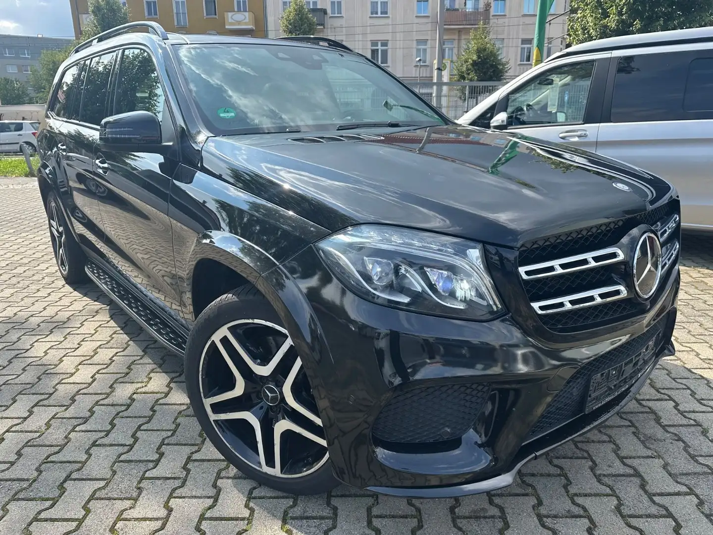 Mercedes-Benz GLS 350 d 4Matic AMG / 7-SITZE / DISTR+ / AHK Schwarz - 1