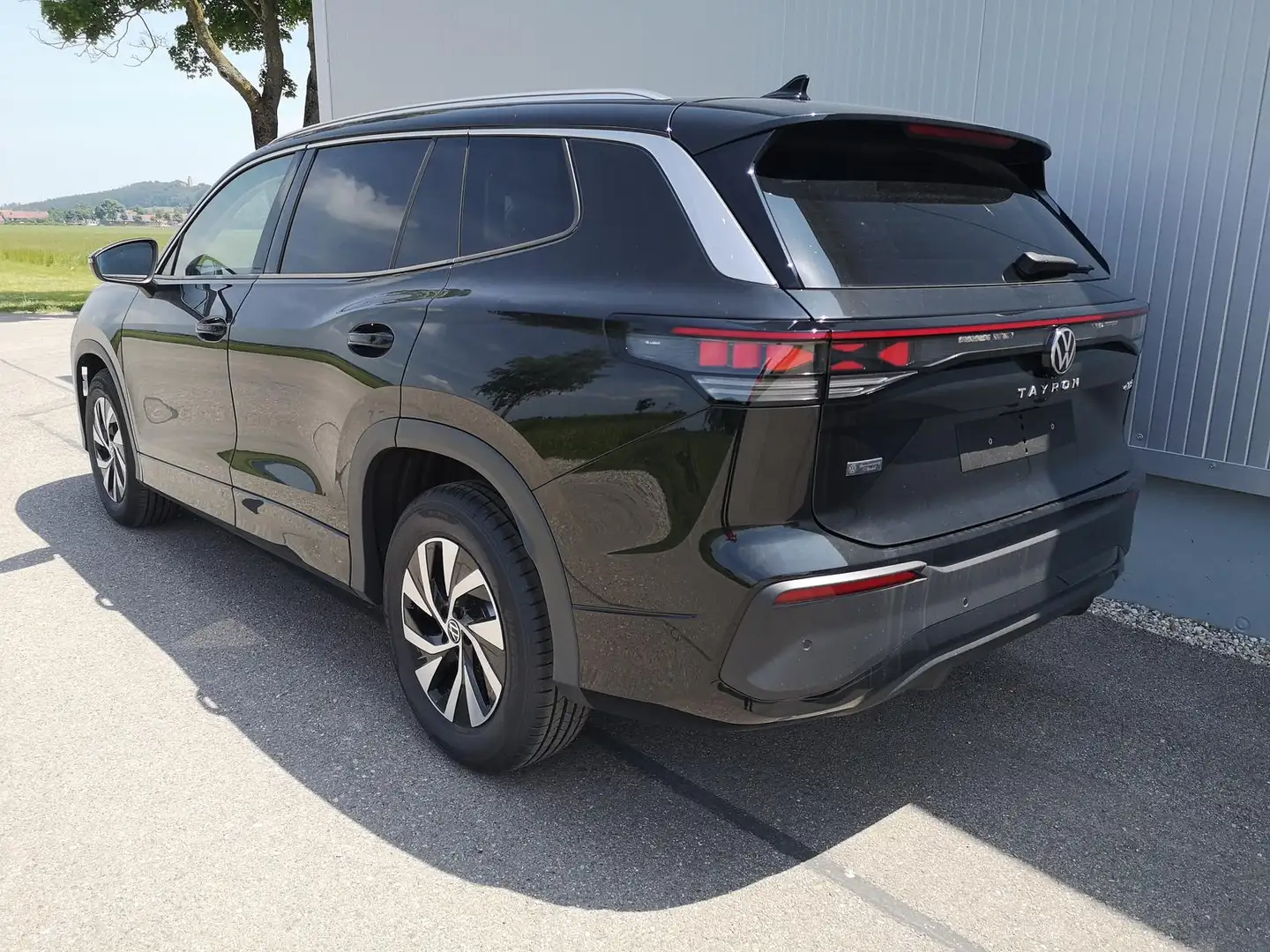 Volkswagen Tayron 1.5 eTSI Life LED Plus 7 Sitzer el. Hk, Kamera Černá - 2