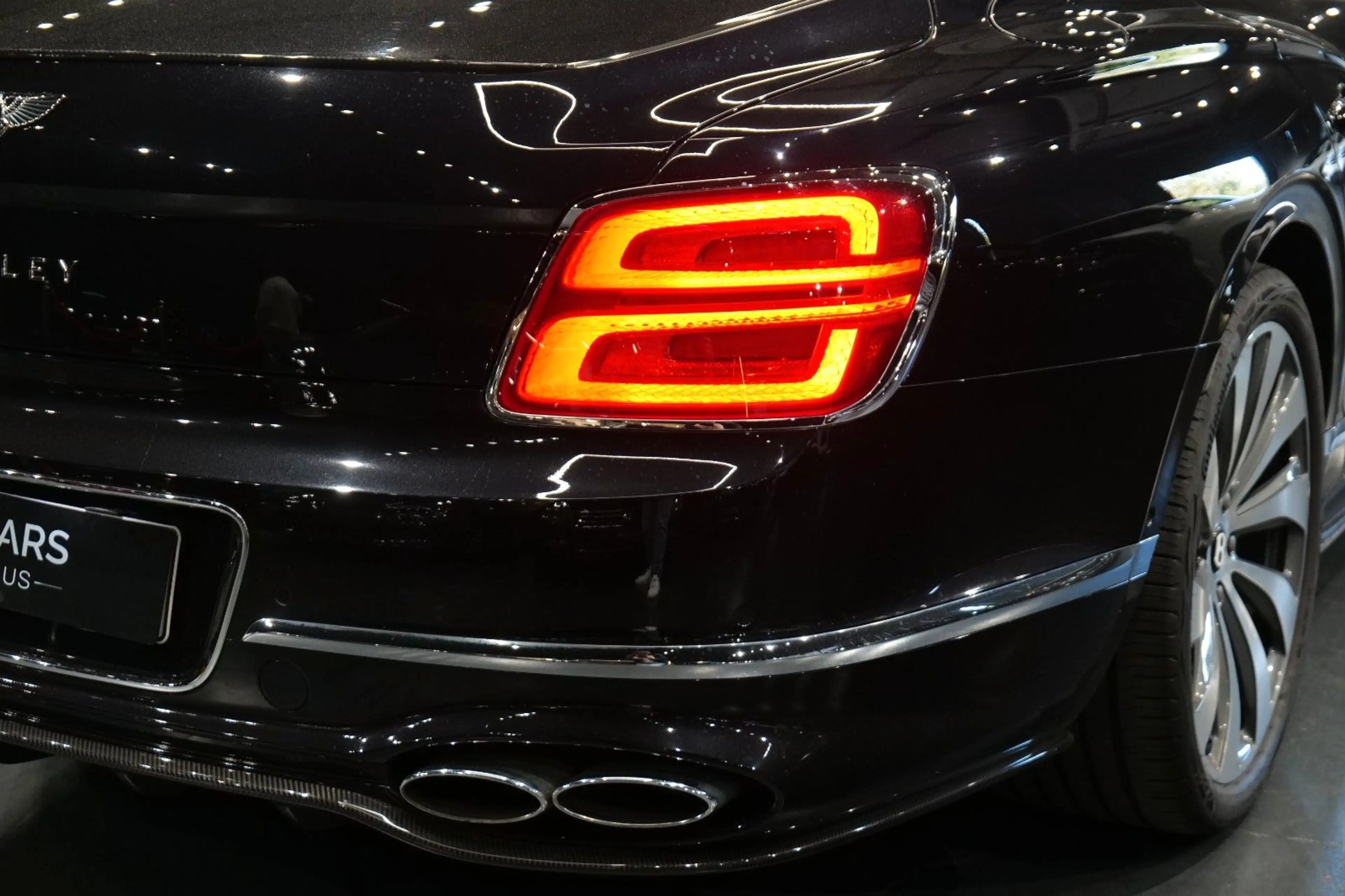 Bentley Flying Spur 4.0 V8 — photo 10