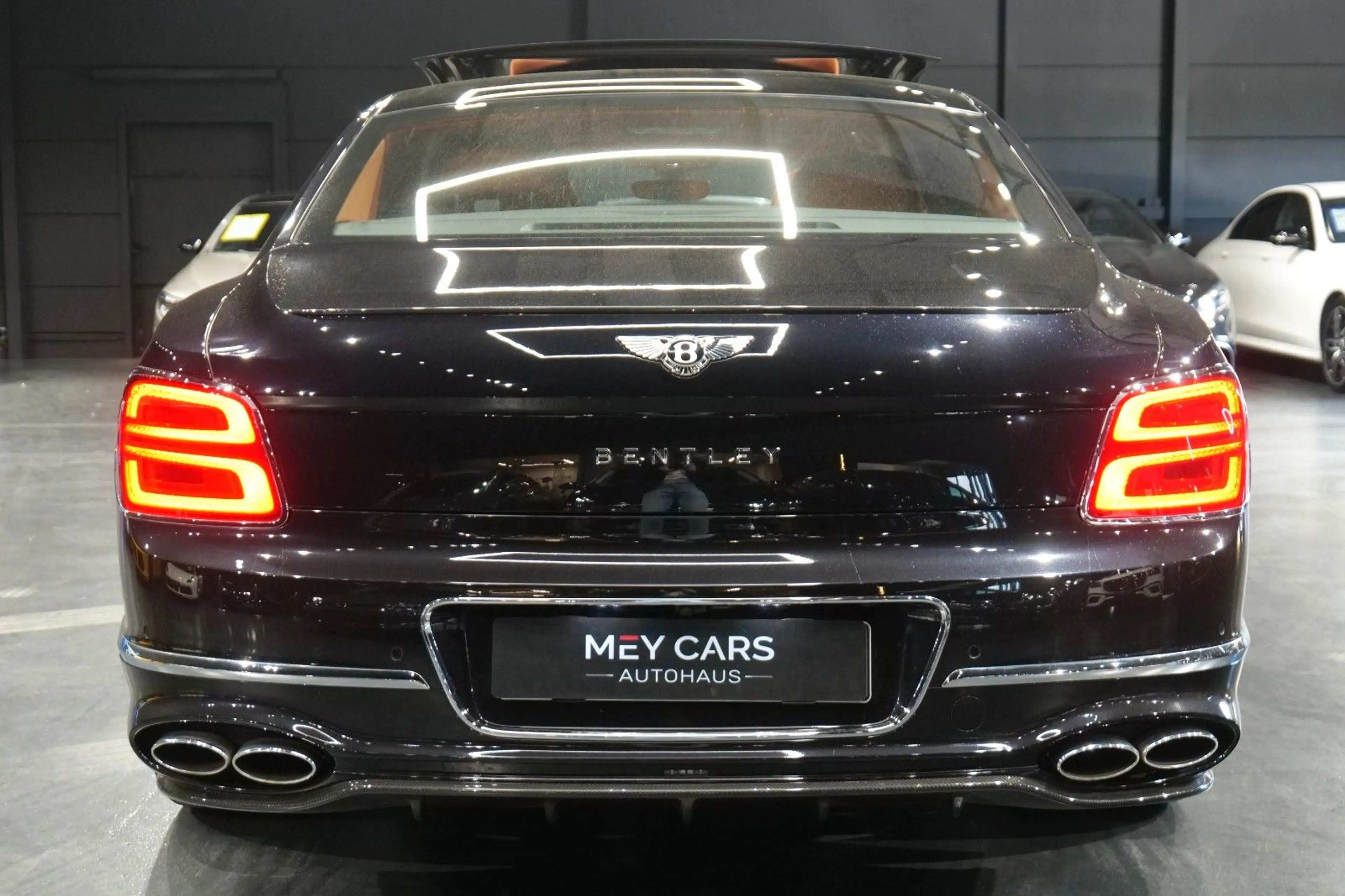 Bentley Flying Spur 4.0 V8 — photo 11