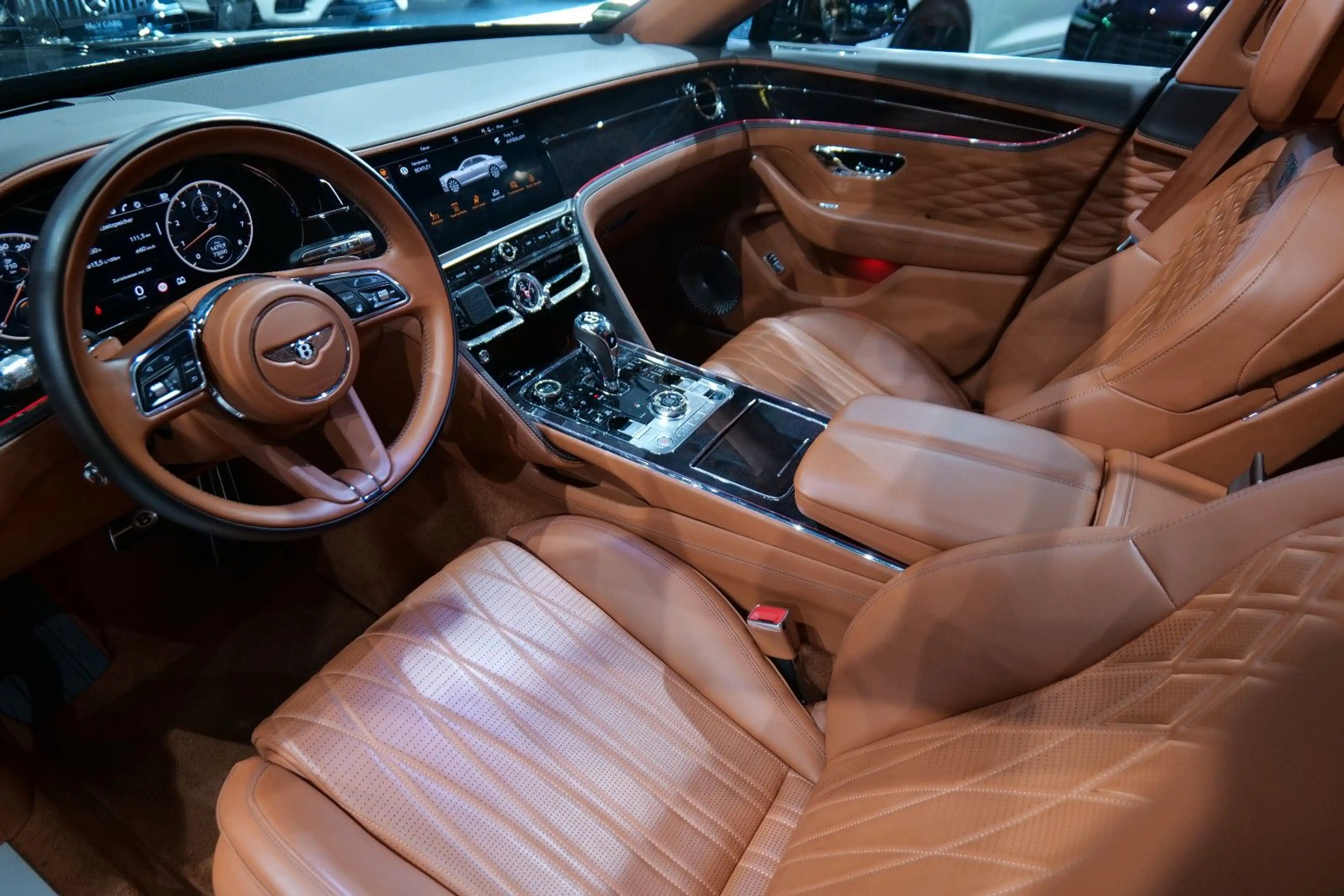 Bentley Flying Spur 4.0 V8 — photo 14