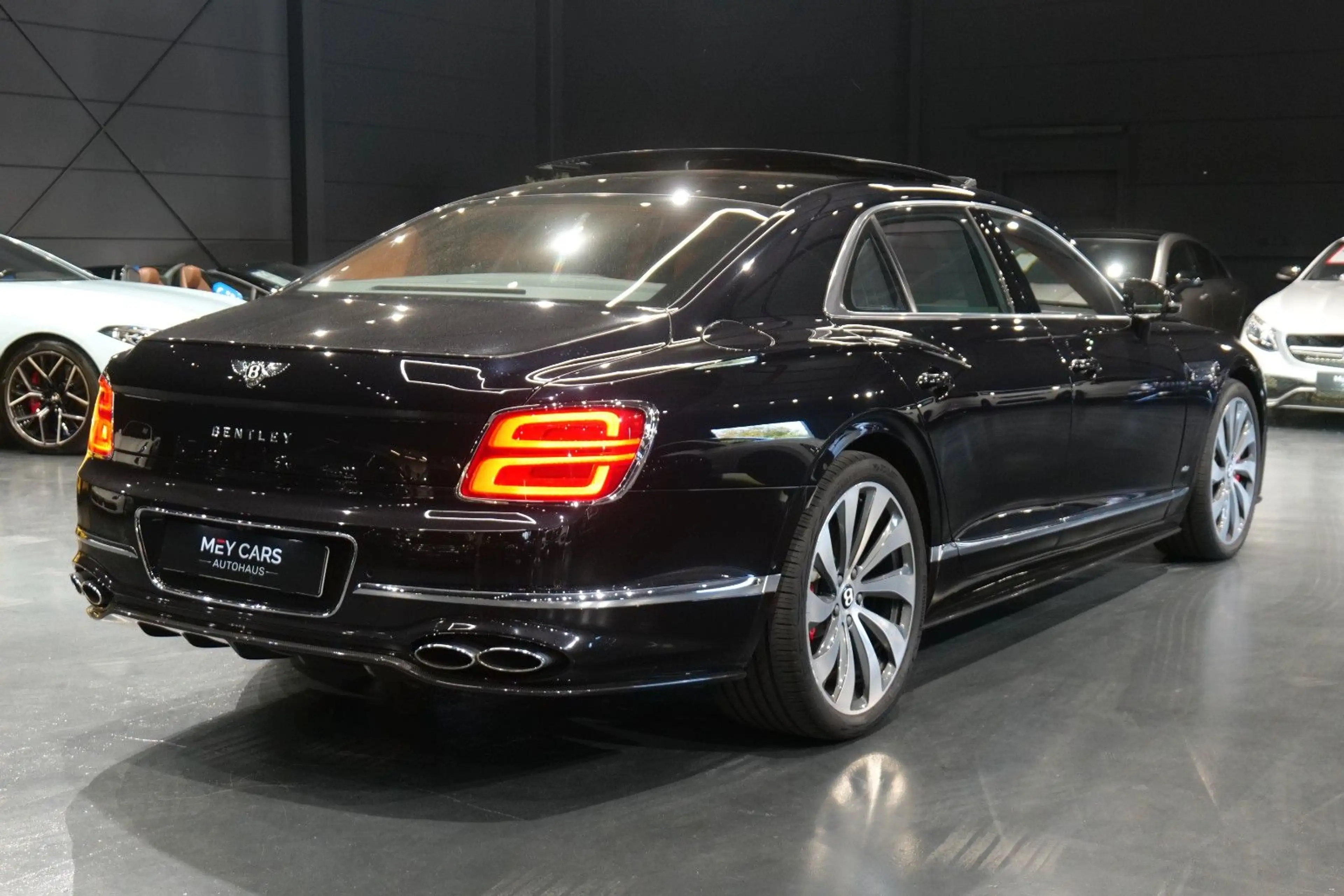 Bentley Flying Spur 4.0 V8 — photo 8