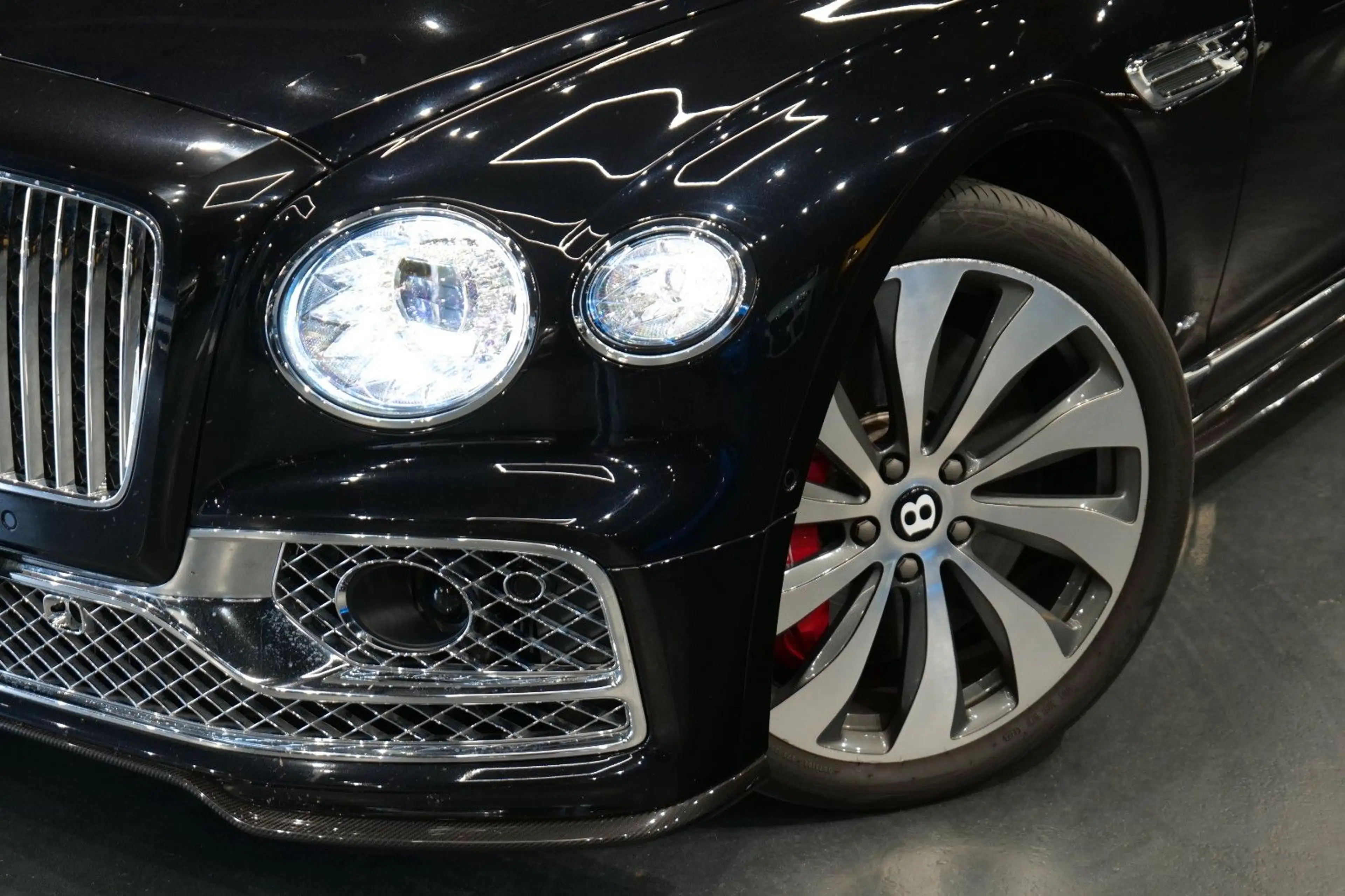 Bentley Flying Spur 4.0 V8 — photo 2