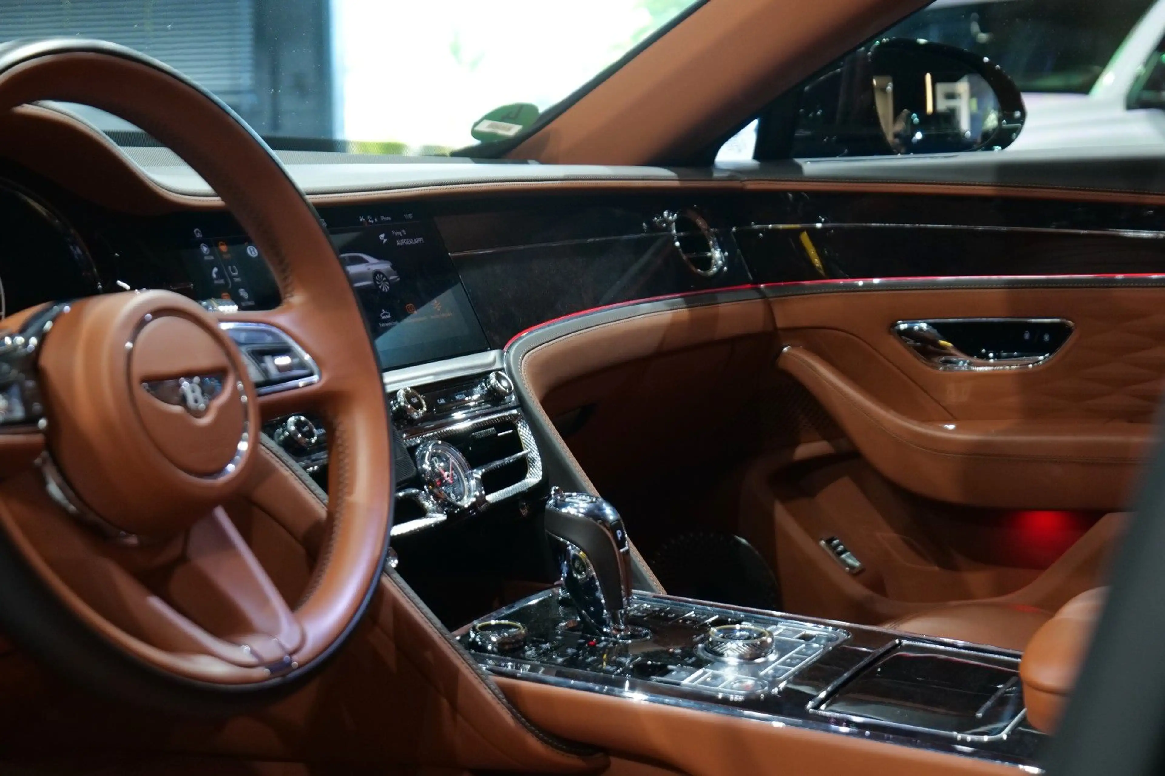 Bentley Flying Spur 4.0 V8 — photo 15