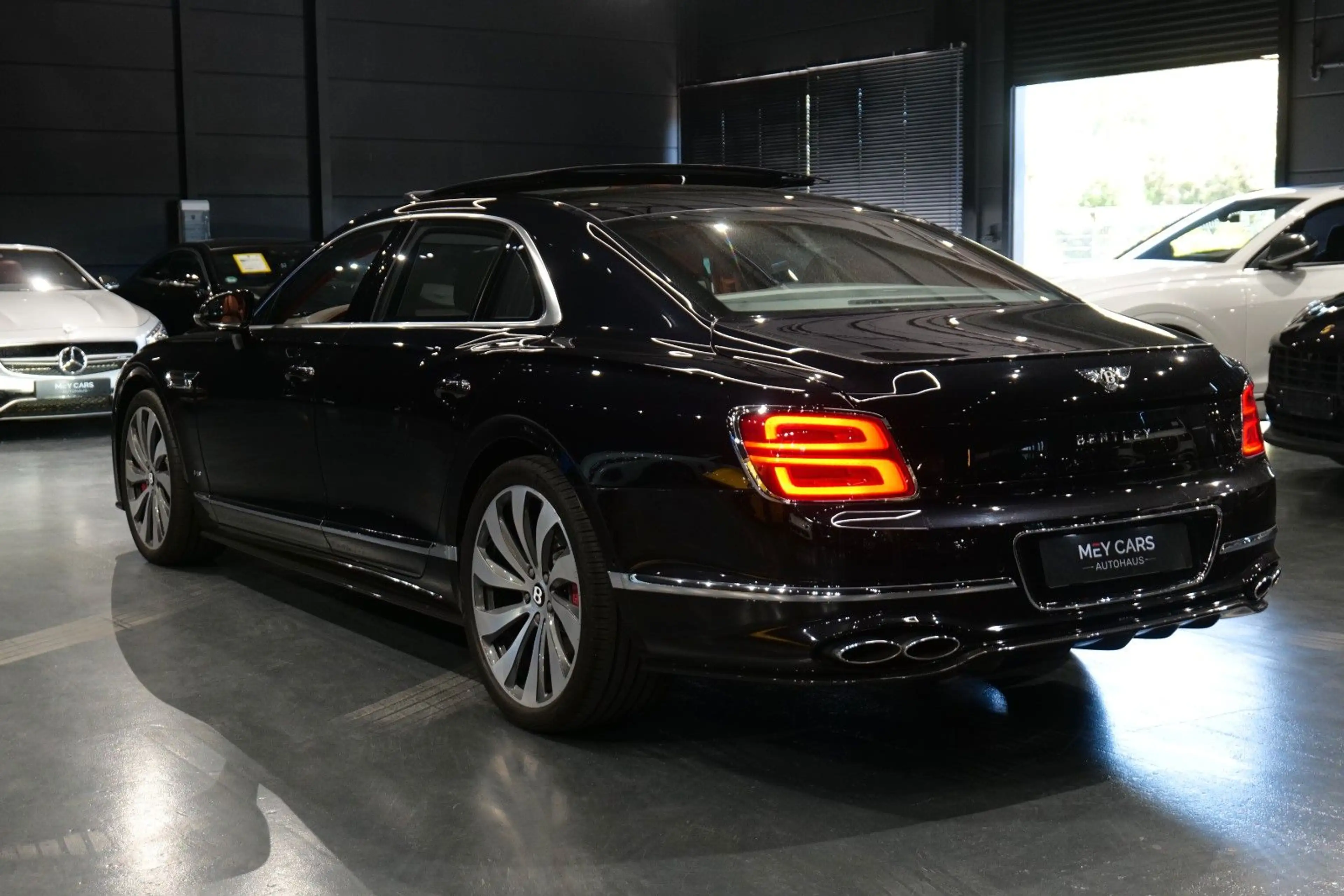 Bentley Flying Spur 4.0 V8 — photo 6