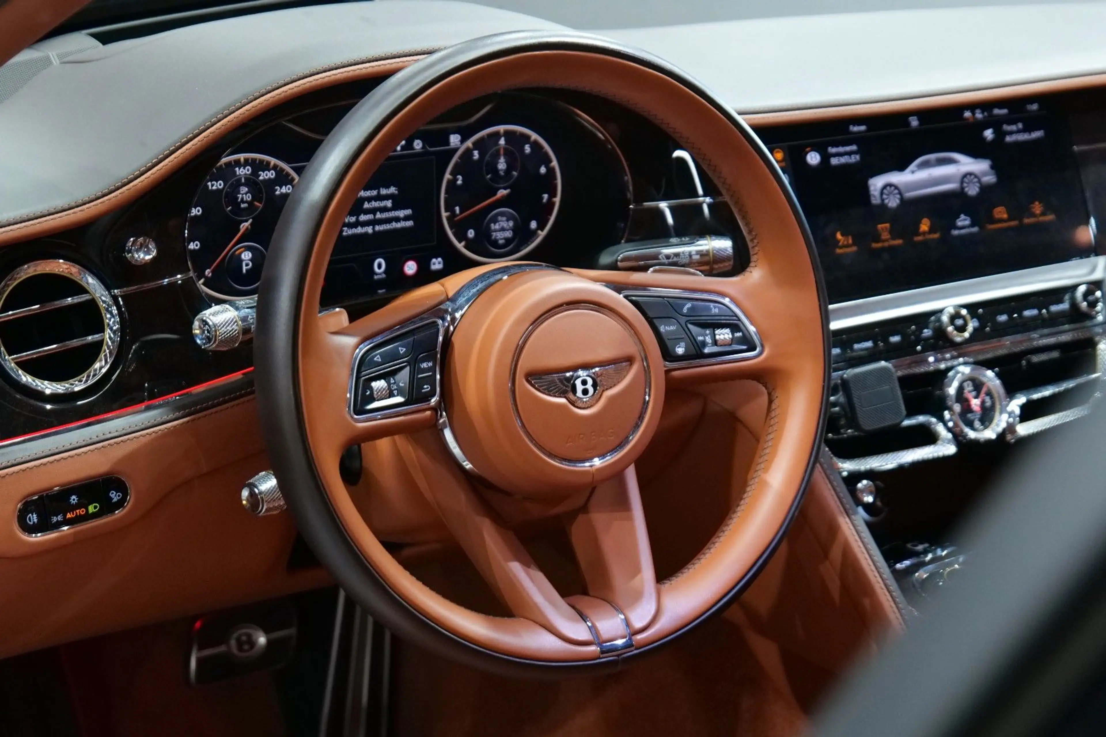 Bentley Flying Spur 4.0 V8 — photo 13