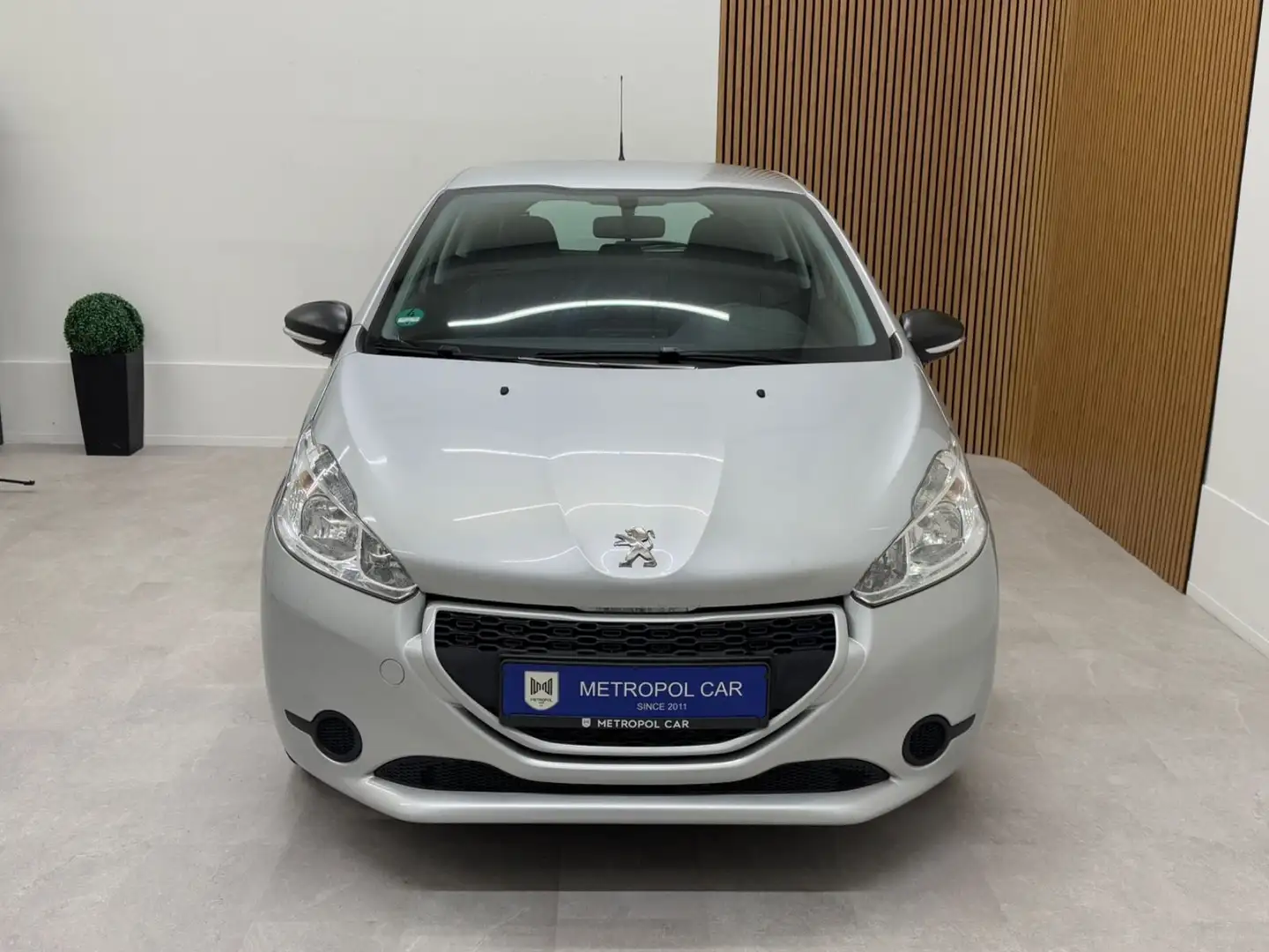 Peugeot 208 Access 1.0 KLIMA/TEMP/ZV/SERVO+TÜV 09.26 Silber - 2