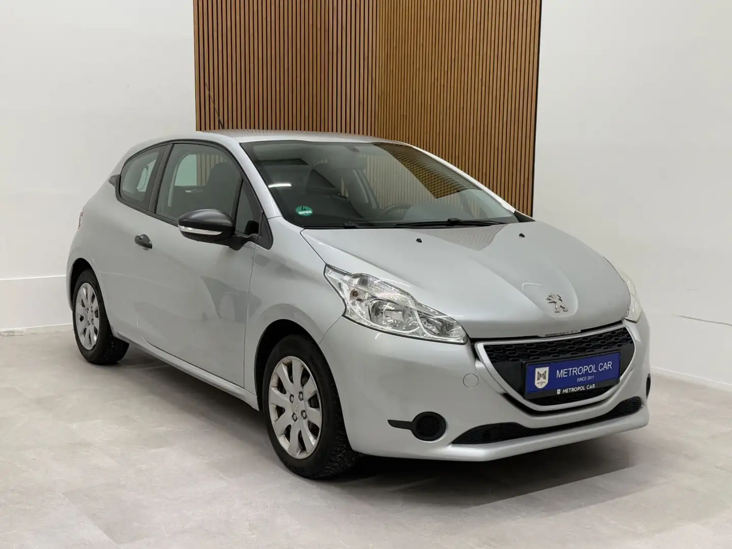 Peugeot 208 Access 1.0 KLIMA/TEMP/ZV/SERVO+TÜV 09.26 Silber - 1