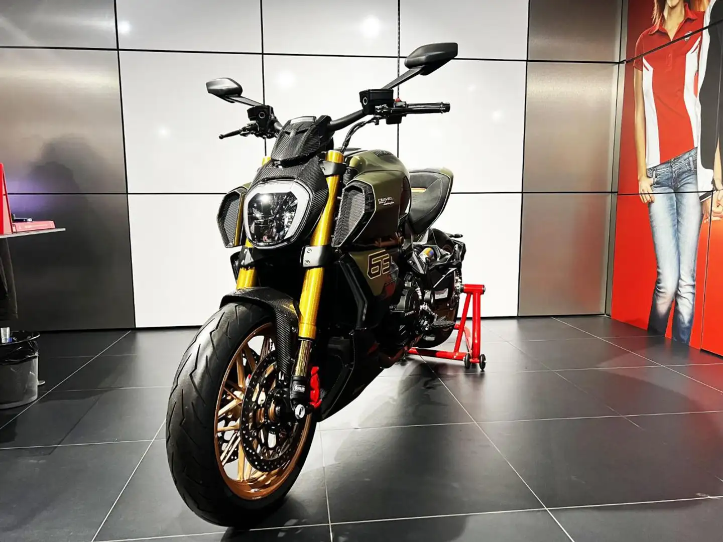 Ducati Diavel 1260 Lamborchini Verde - 2