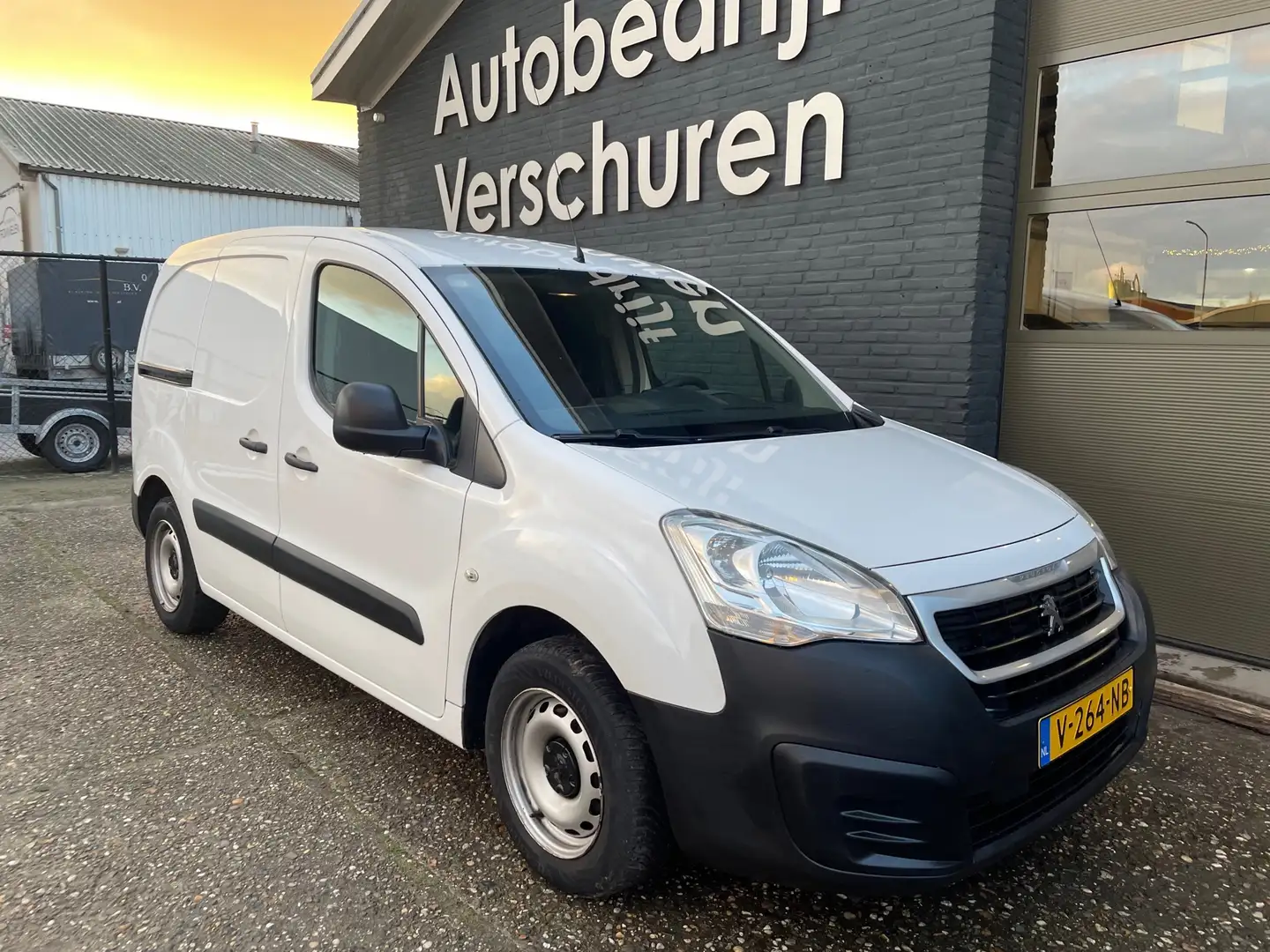 Peugeot Partner 120 1.6 BlueHDi 100 L1 Pro Blanc - 1