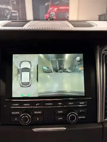Porsche Macan view 15