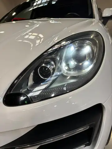 Porsche Macan view 10