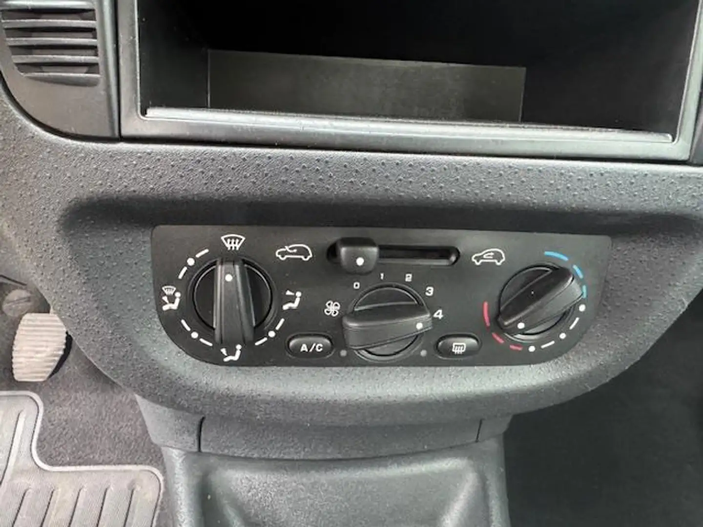 Citroen C2 1.4i Attraction, '05, airco, goede apk, in een net Schwarz - 2