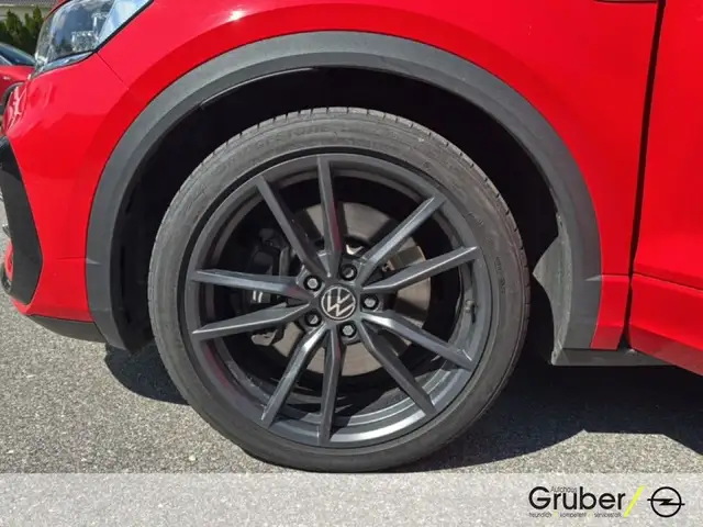 Volkswagen T-Roc view 11