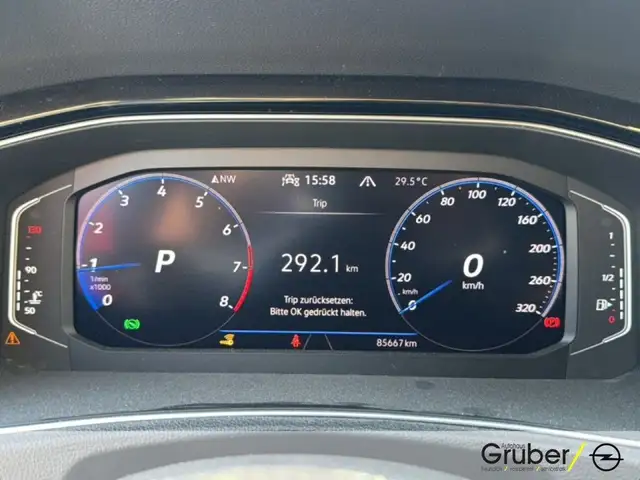 Volkswagen T-Roc view 14