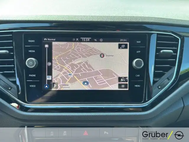 Volkswagen T-Roc view 15