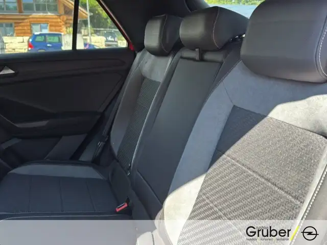 Volkswagen T-Roc view 10