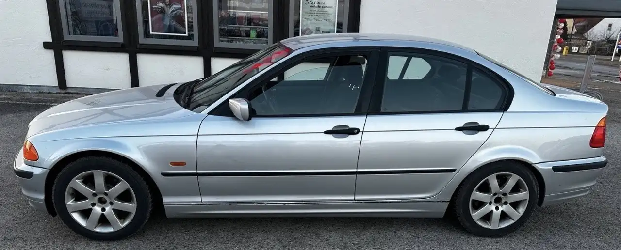 BMW 318i, foto 2