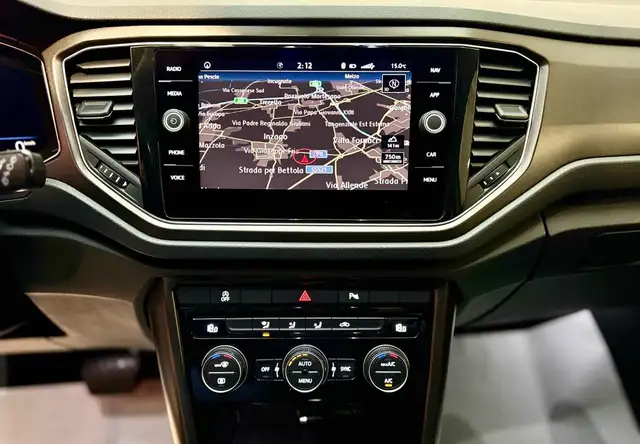 Volkswagen T-Roc view 12