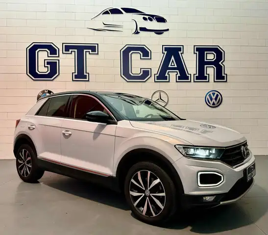 Volkswagen T-Roc view 3