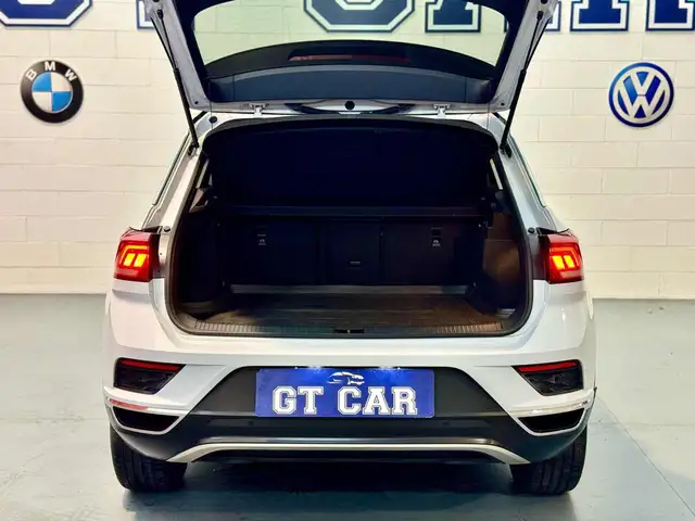 Volkswagen T-Roc view 9