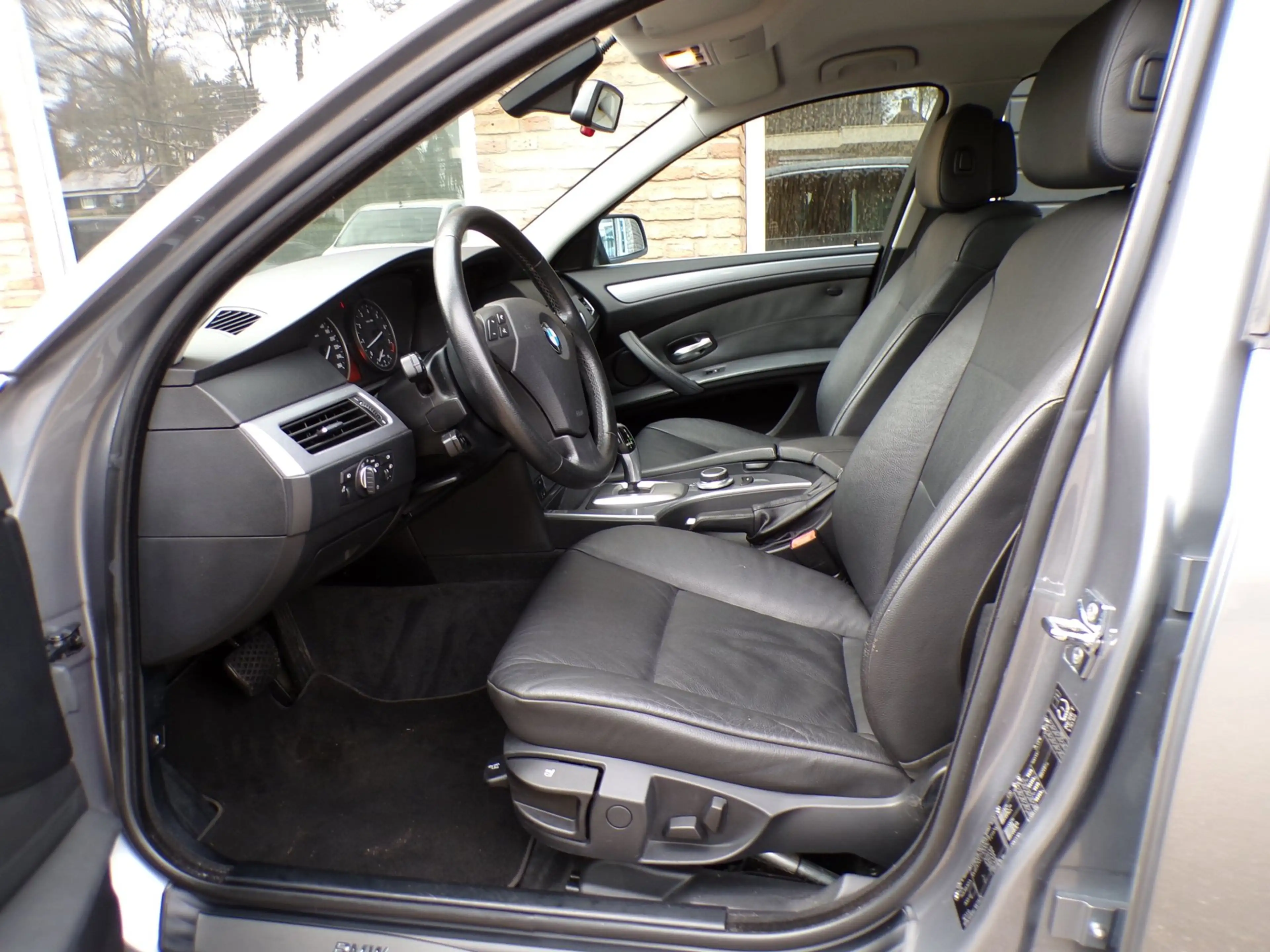 BMW 525 5-serie 525i Business Line Automaat / Leder / Navi — photo 4