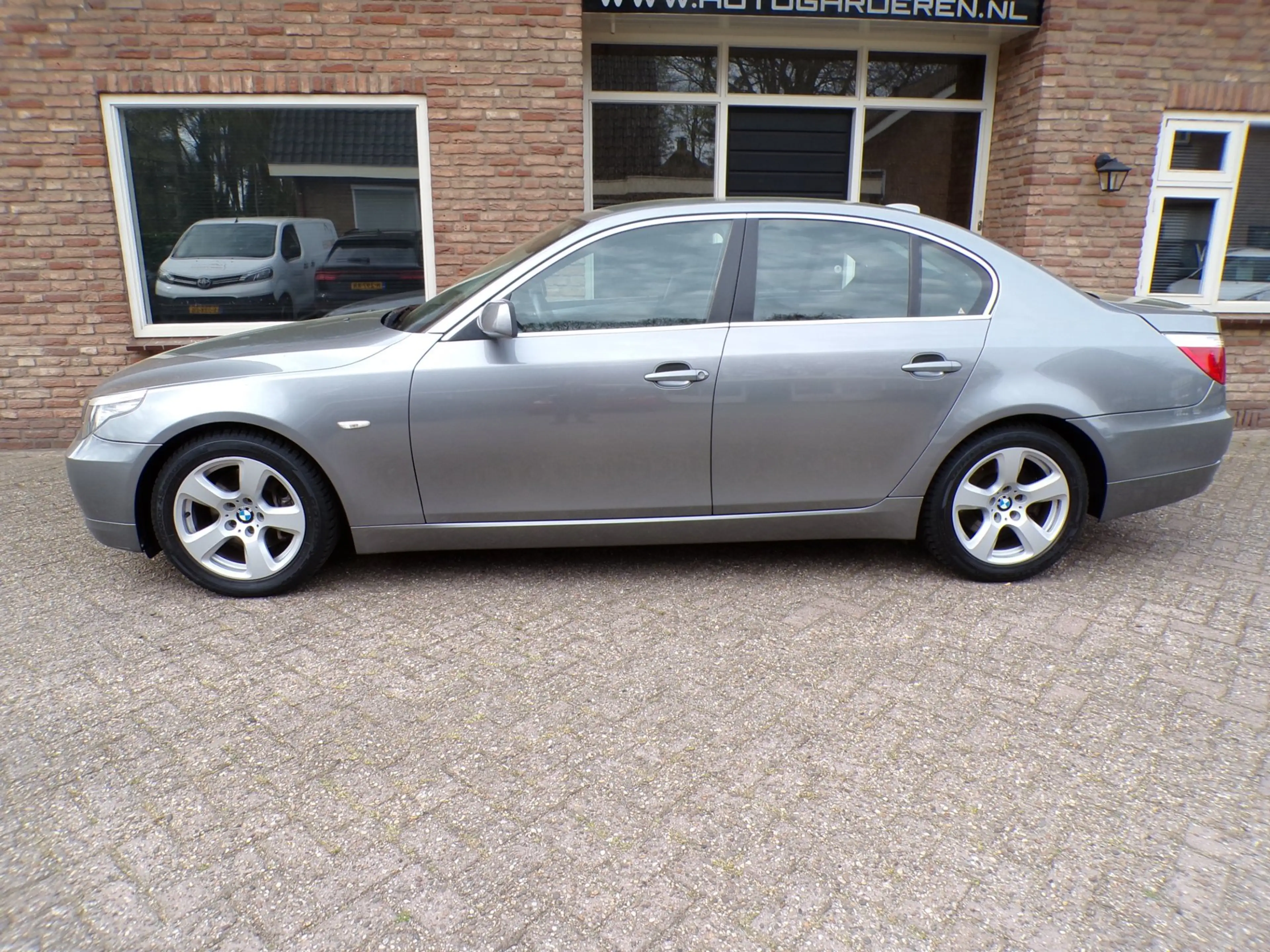 BMW 525 5-serie 525i Business Line Automaat / Leder / Navi — photo 2