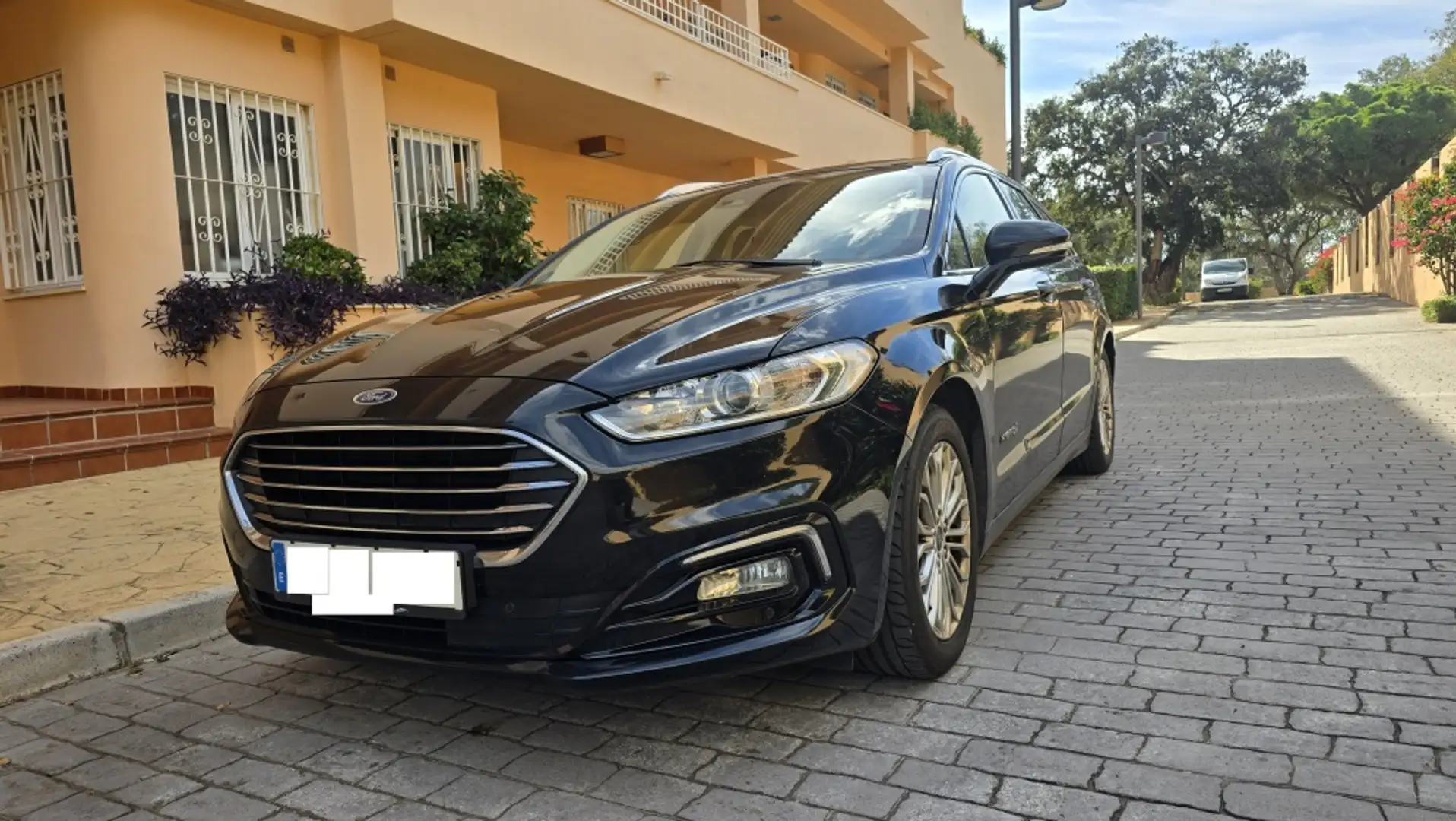 Ford Mondeo Sedán 2.0 HEV Trend Negro - 1
