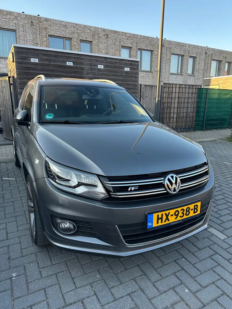 Volkswagen Tiguan Tiguan 1.4 TSI R-Line Edition Grijs - 1