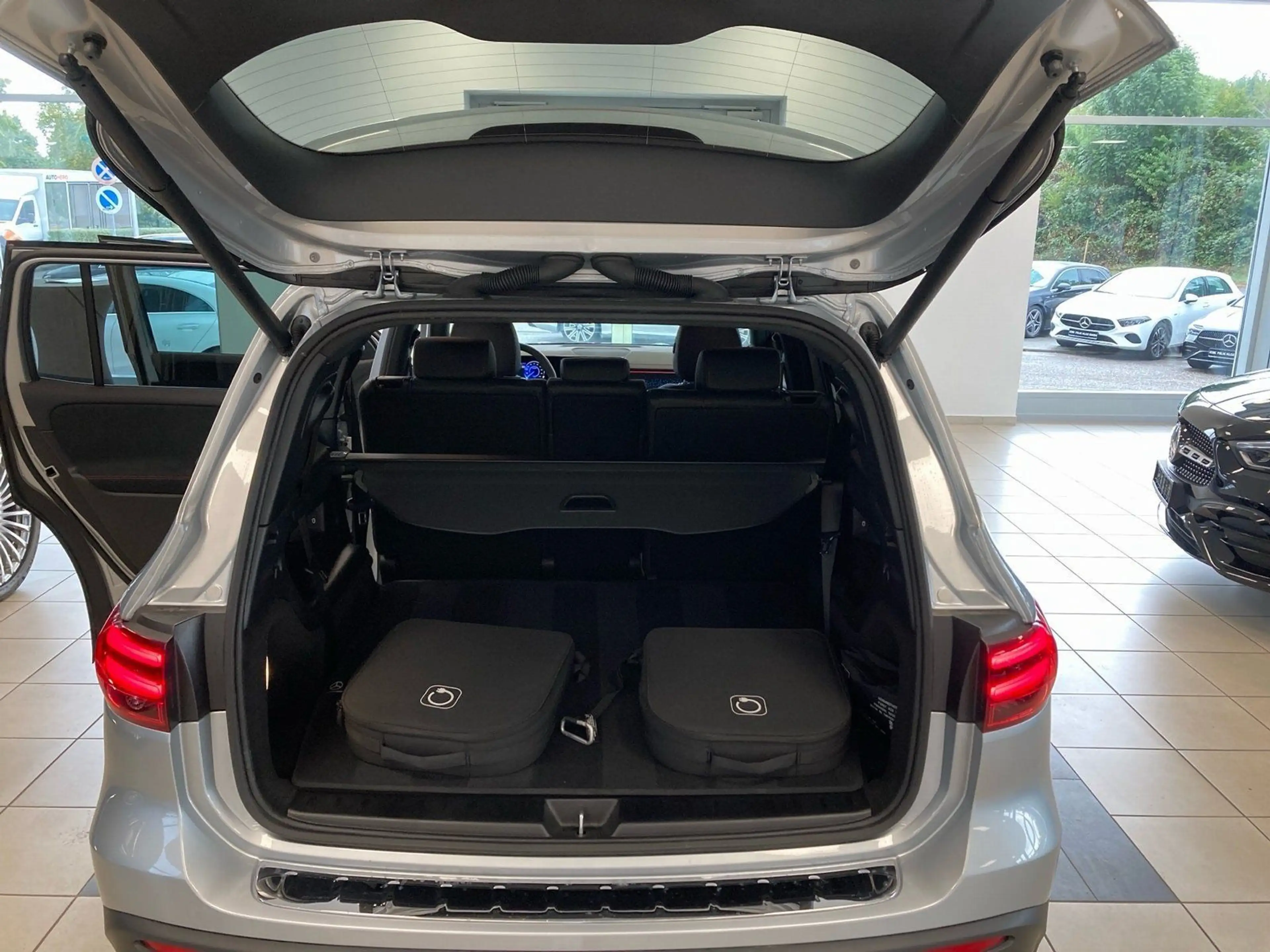 Mercedes-Benz EQB 250 AMG*Distronic*360°*Memory*7-Sitzer*Totw — photo 12
