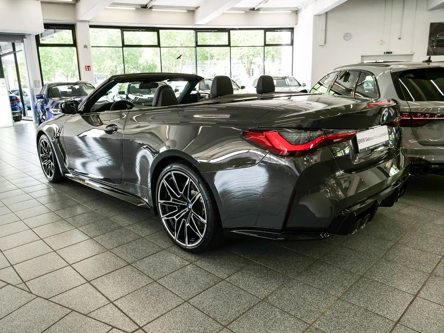 BMW M4 Competition M xDrive Aut Nav HuD LED Drive+Park Šedá - 2
