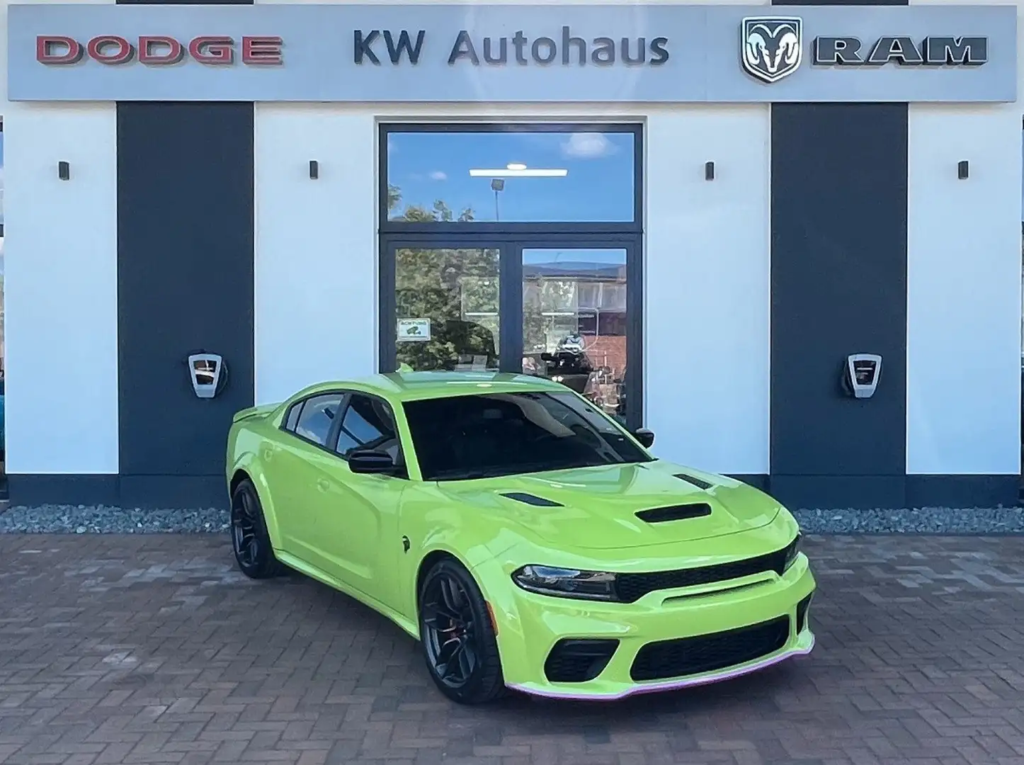 Dodge Charger 6.2 SRT Hellcat Widebody Black Package Verde - 1