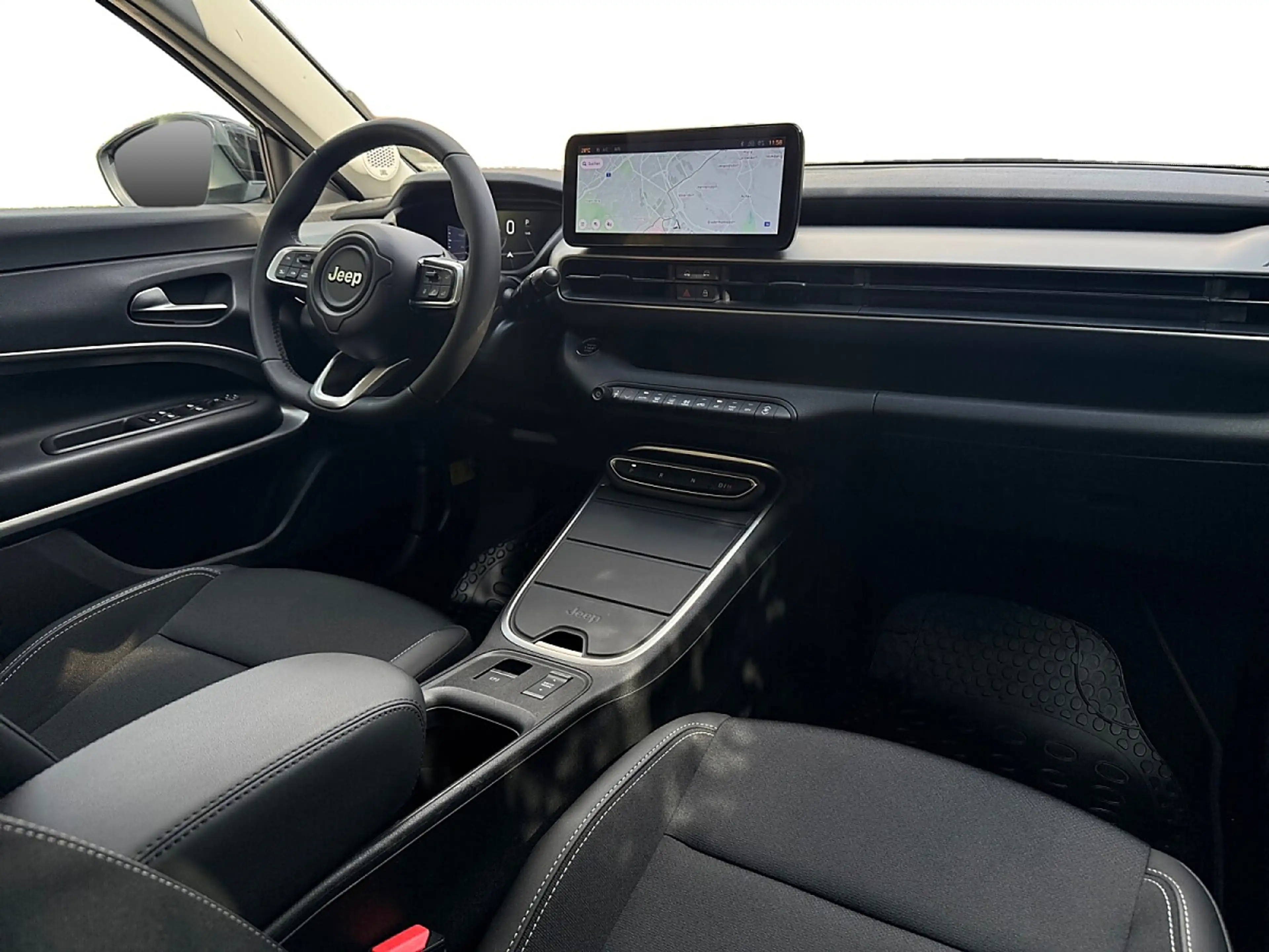 Jeep Avenger 1.2 e-Hybrid Summit e-DCT6 — photo 15