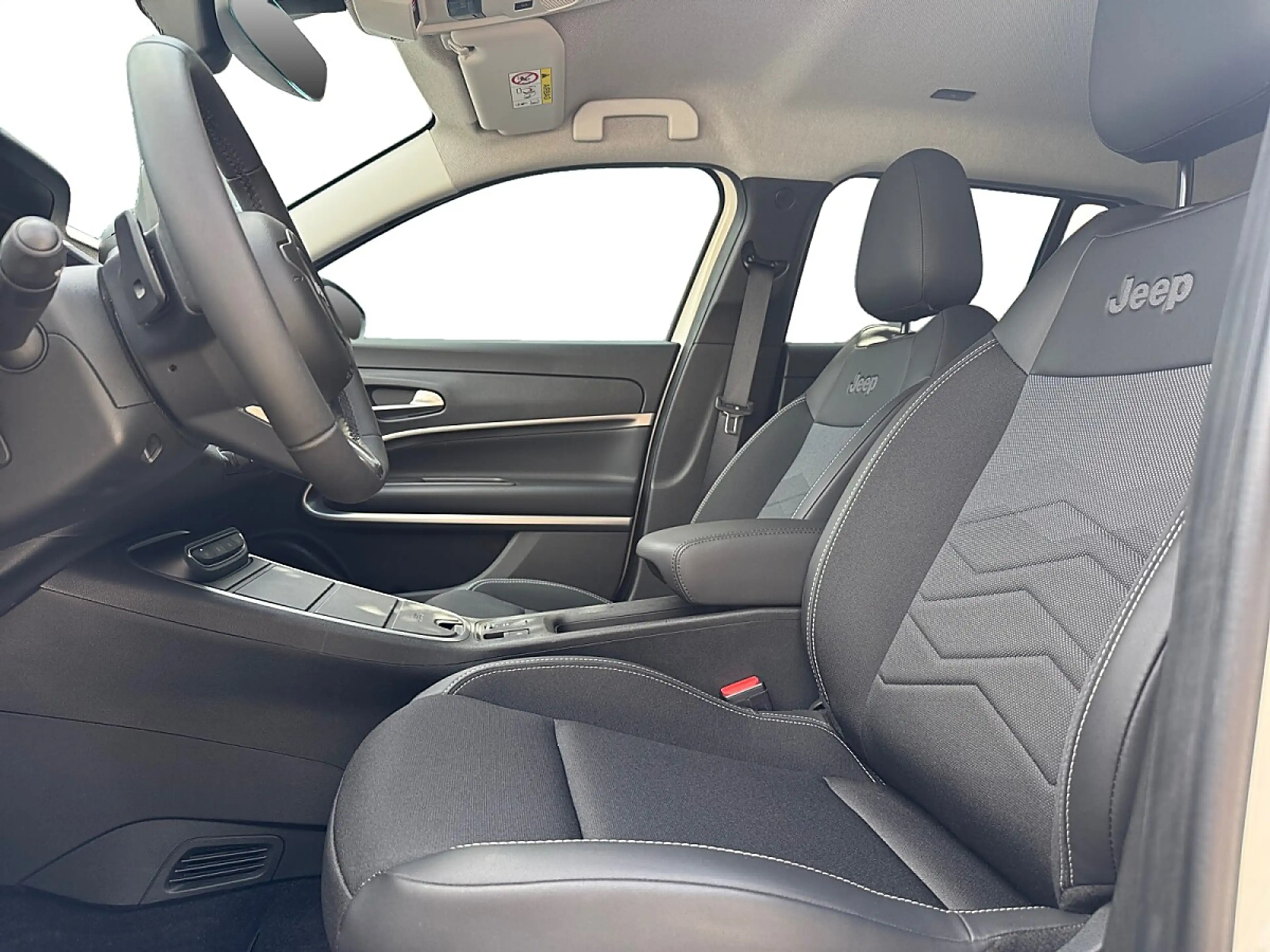 Jeep Avenger 1.2 e-Hybrid Summit e-DCT6 — photo 9