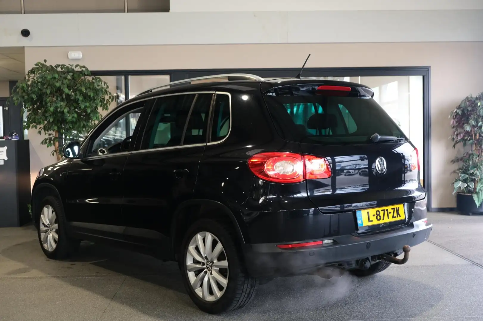 Volkswagen Tiguan 1.4 TSI Easyline Cruise PDC Radio Stoelverwarming Zwart - 2
