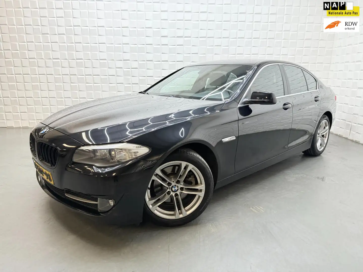BMW 520 5-serie 520i Upgrade Edition AUTOMAAT LEER PDC NAP Negru - 1