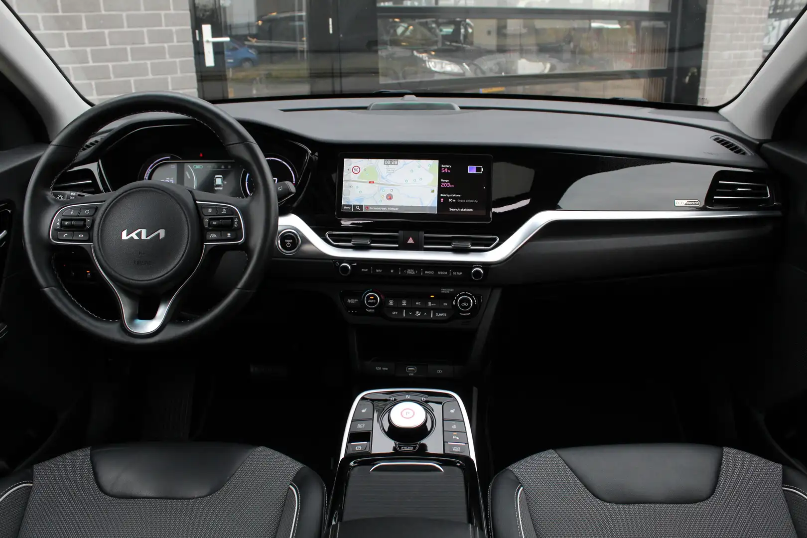 Kia e-Niro DynamicPlusLine 64 kWh / Carplay / Schuifdak / Key Šedá - 2