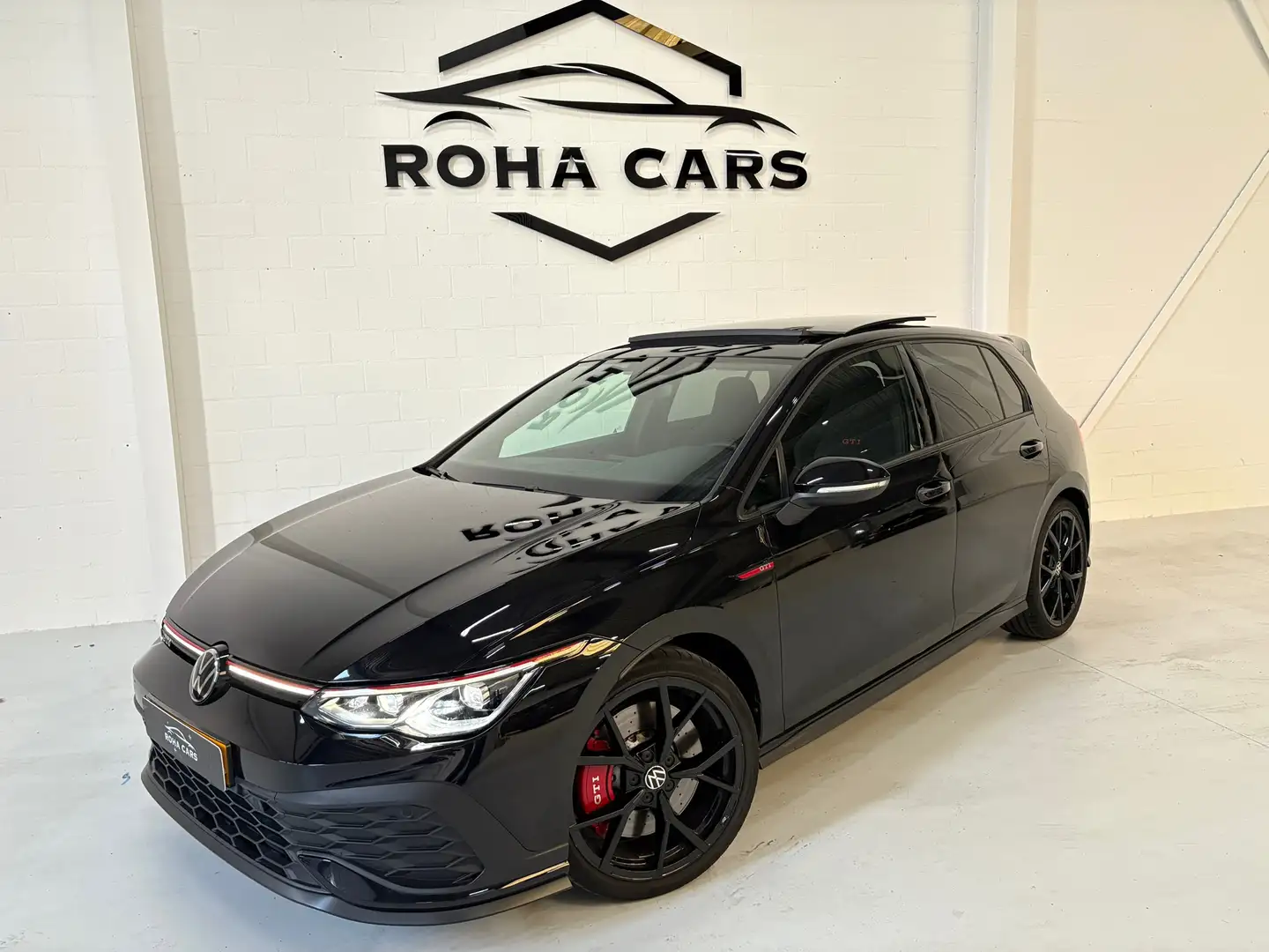 Volkswagen Golf GTI 2.0 TSI CLUBSPORT 300pk panorama Zwart - 1
