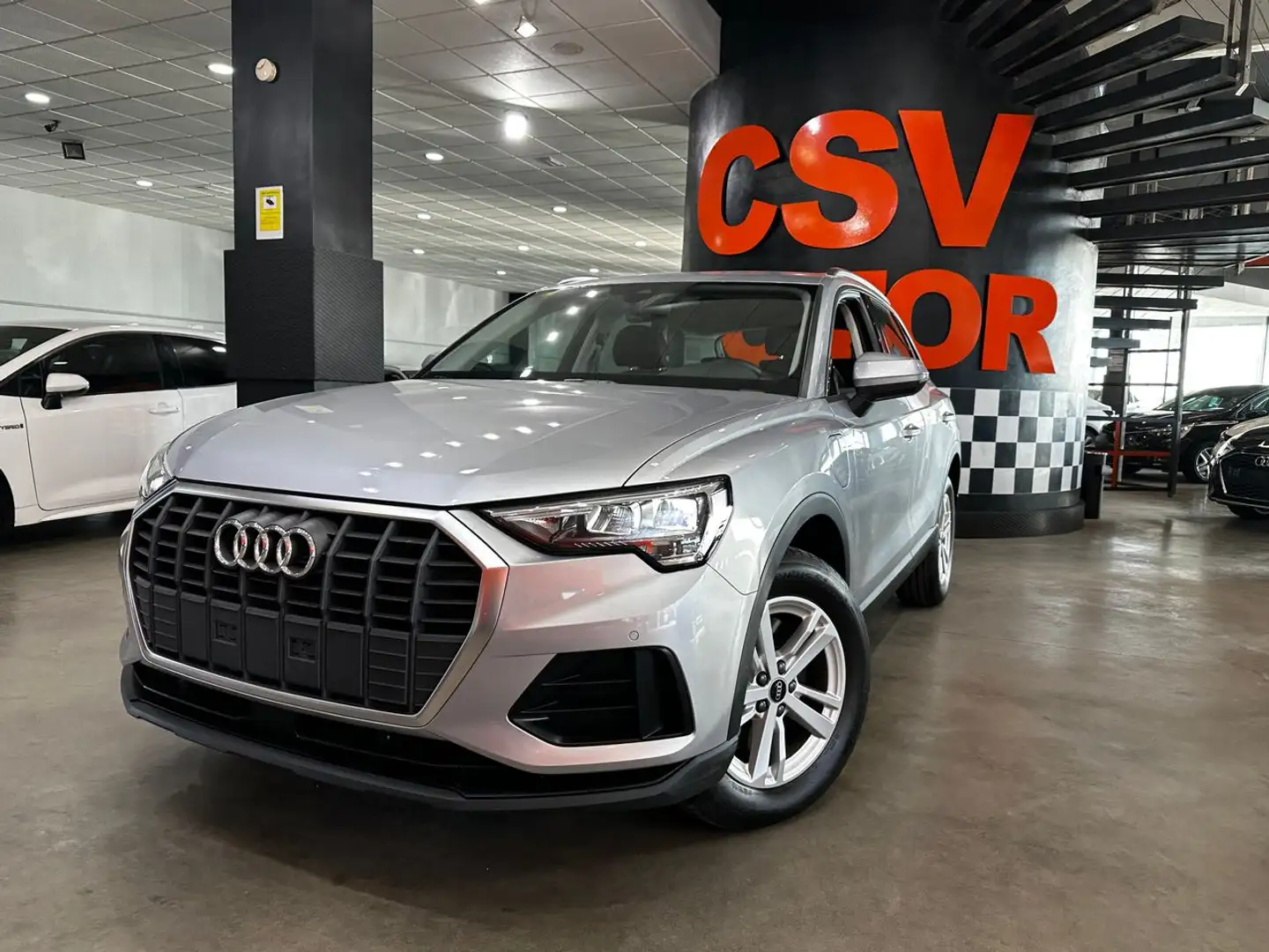Audi Q3 45 TFSI e 180kW (245CV) S tronic Grijs - 2