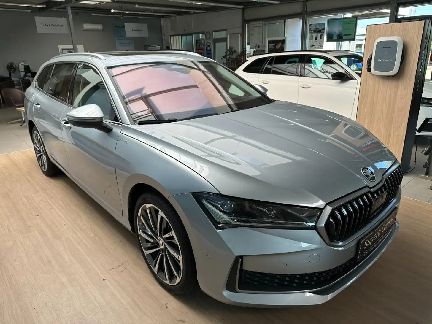 Skoda Superb 2.0 TDI 110kW L&K Silber - 2