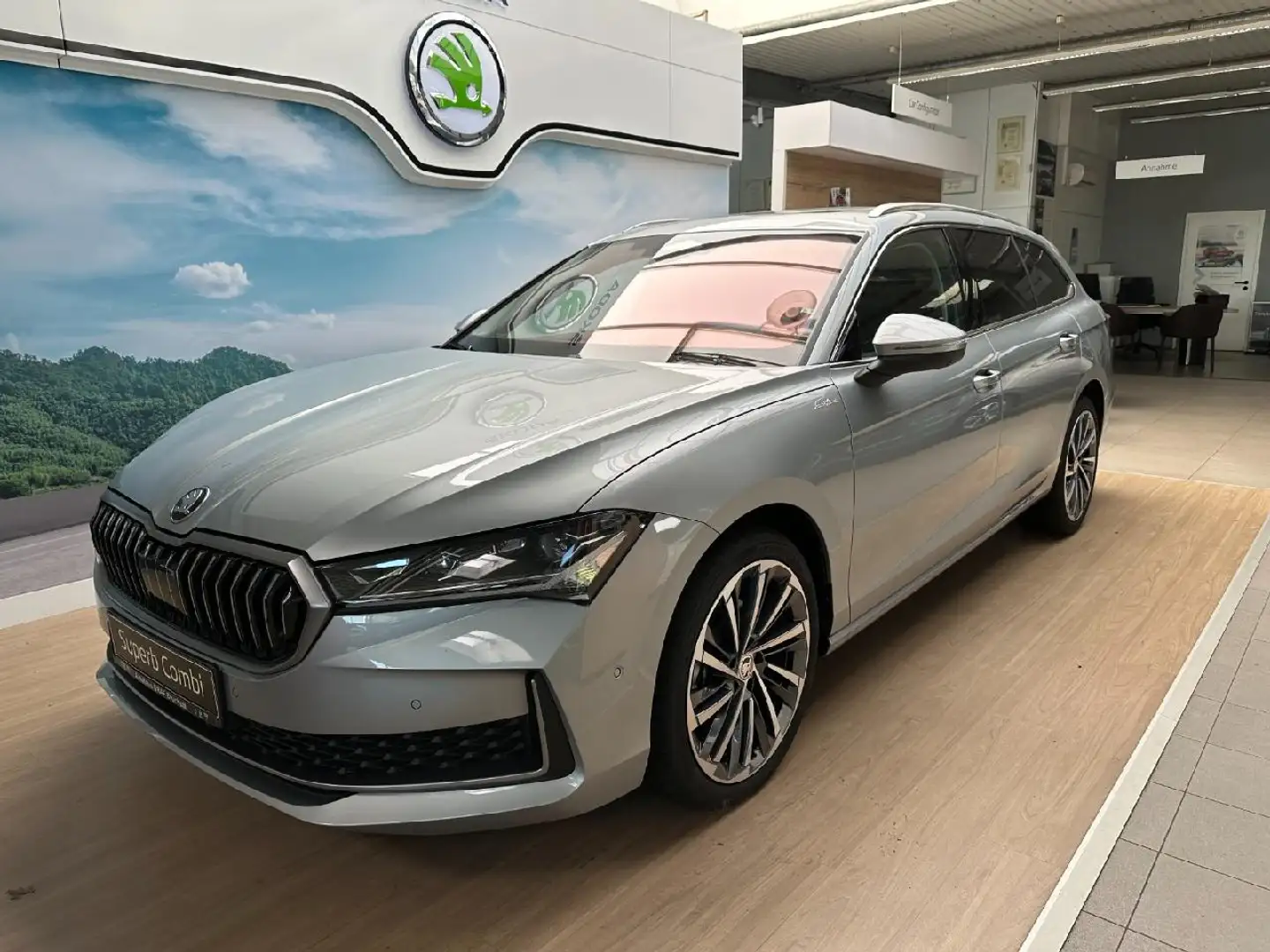 Skoda Superb 2.0 TDI 110kW L&K Silber - 1