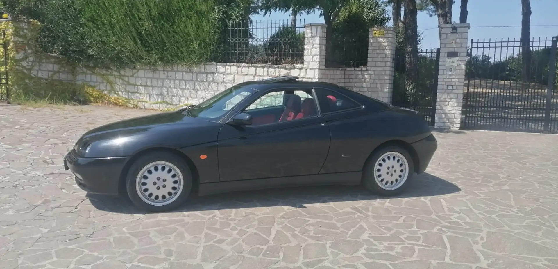 Alfa Romeo GTV 2000 turbo Schwarz - 2