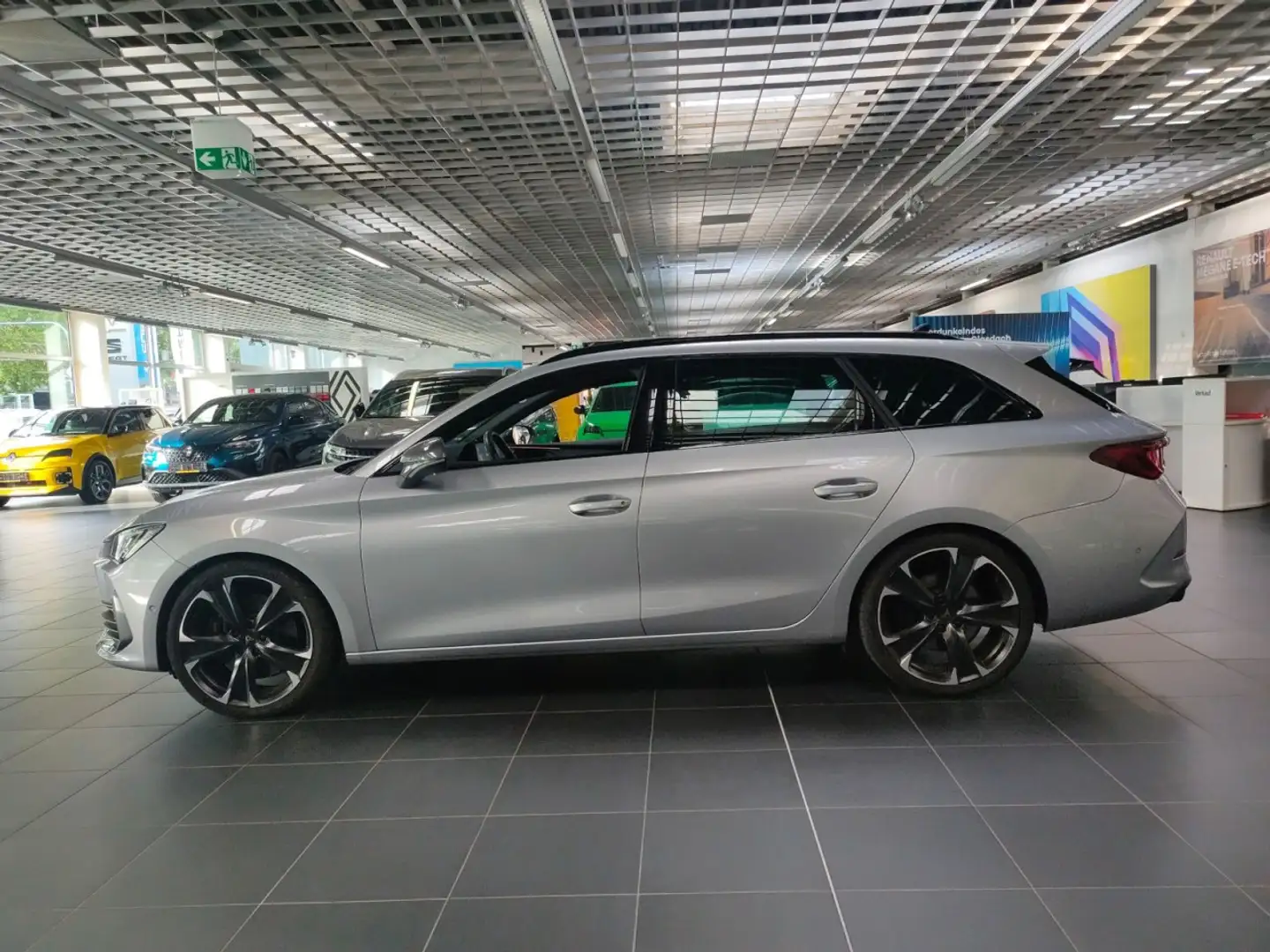 CUPRA Leon Sportstourer VZ 4Drive Klima Navi Rückfahrkamera Silber - 2