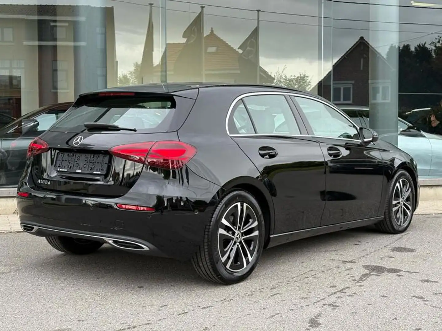 Mercedes-Benz A 180 d New Modèle Luxury Line Zwart - 2