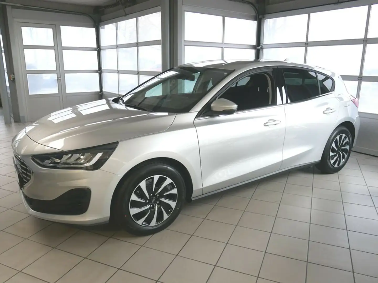 Ford Focus 1,0 EcoBoost Hybrid Titanium Edition Silber - 2