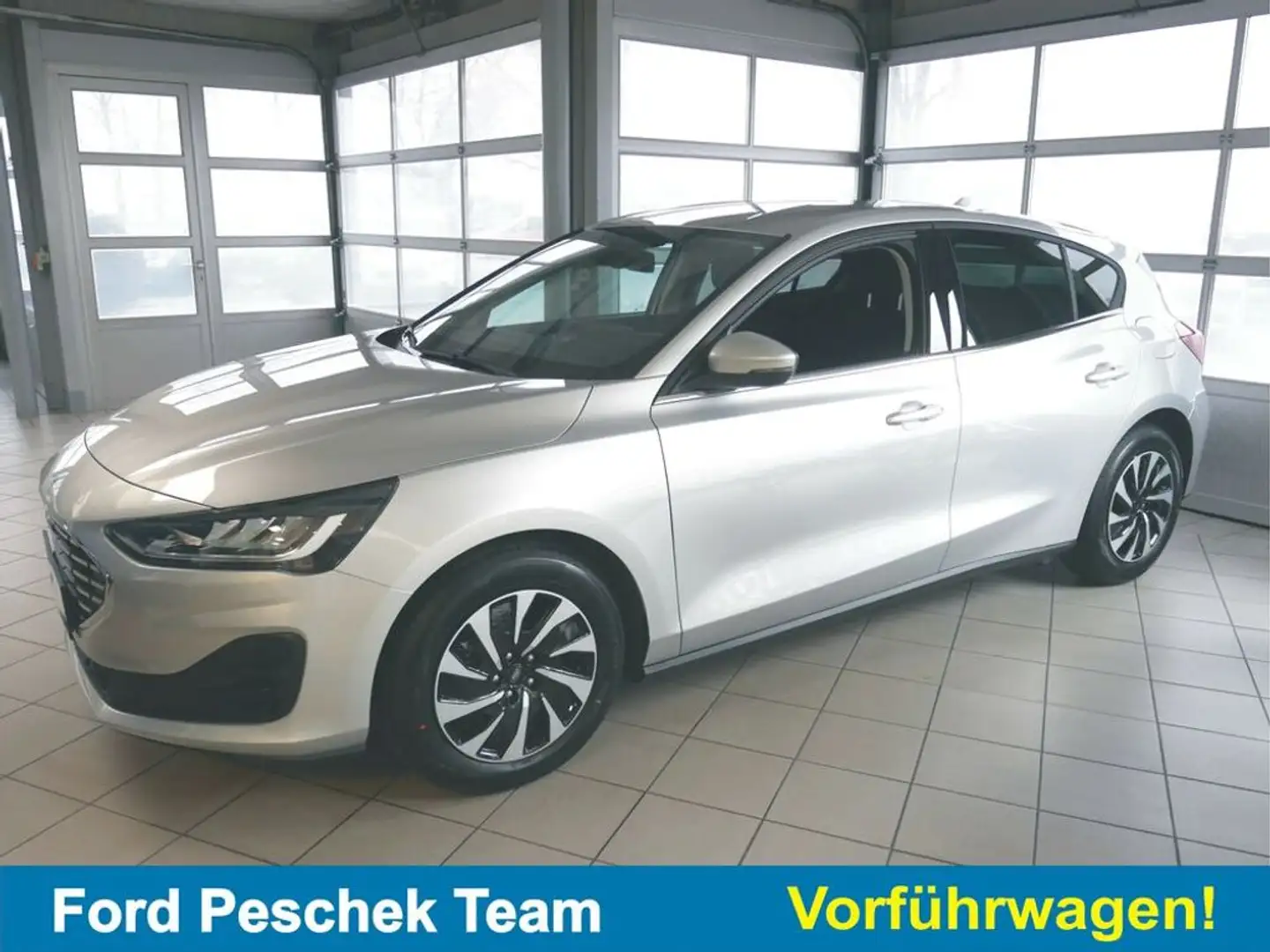 Ford Focus 1,0 EcoBoost Hybrid Titanium Edition Silber - 1