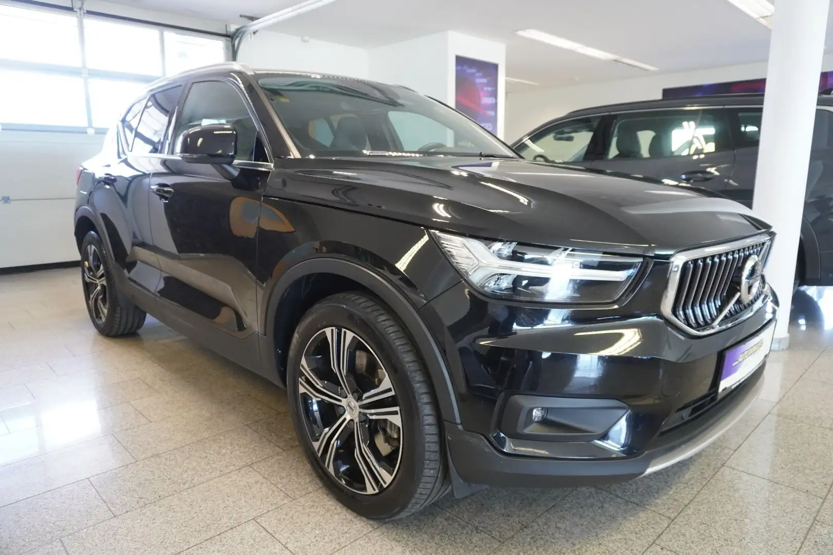 Volvo XC40 T4 Recharge PHEV /LED/Navi Schwarz - 2