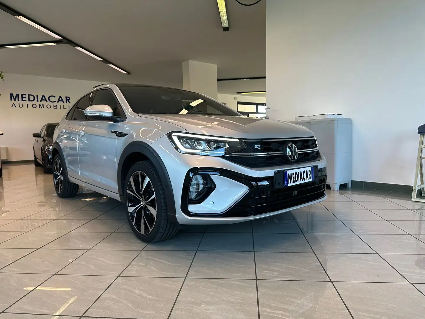 Volkswagen Taigo 1.0 tsi R-Line 110cv dsg Argento - 1