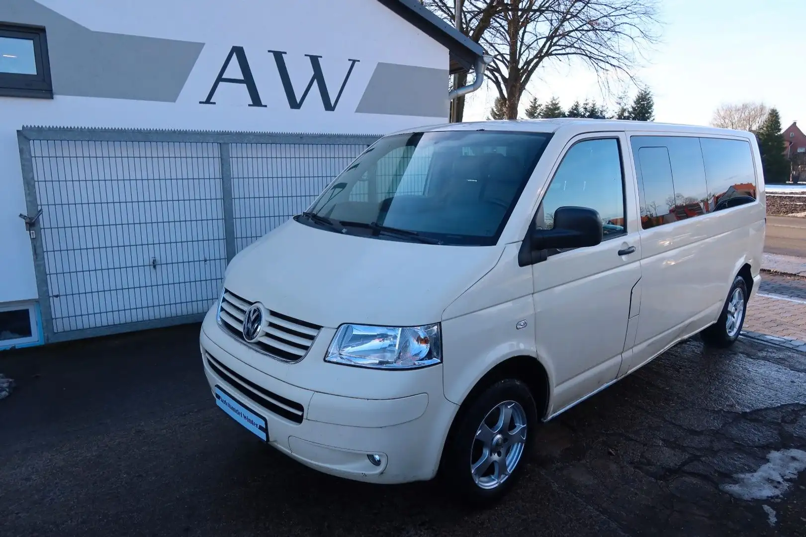 Volkswagen T5 Caravelle lang|2.5 TDI|96KW|9 Sitze|Klimaauto Gelb - 1