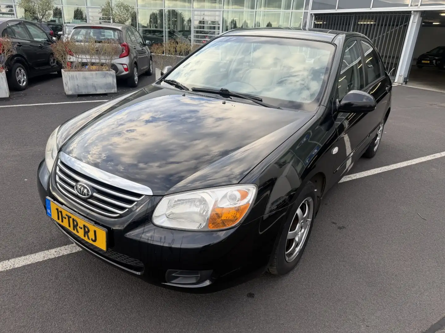 Kia Cerato 1.6 CVVT X-tra Schwarz - 2